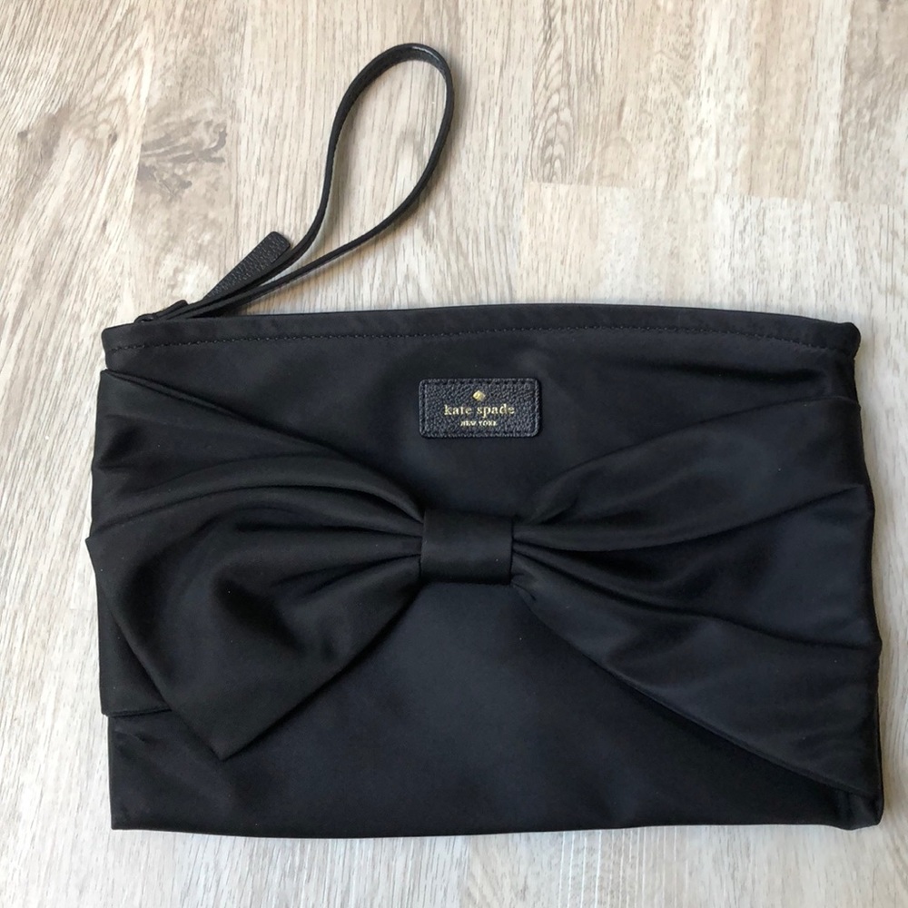 Kate spade bow wristlet